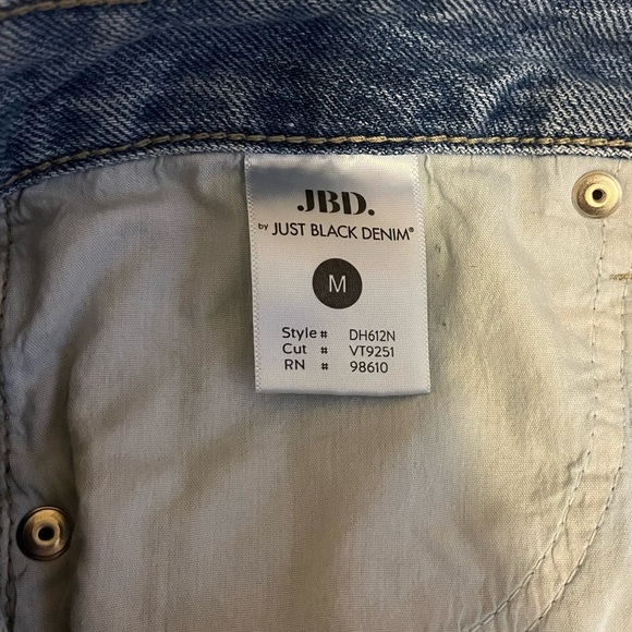 JBD light wash jean shorts - Size M - Picture 2 of 3